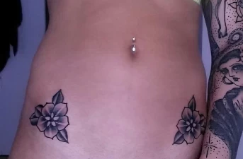 Transgenre tatouée encule des hommes de tout âge à Nice